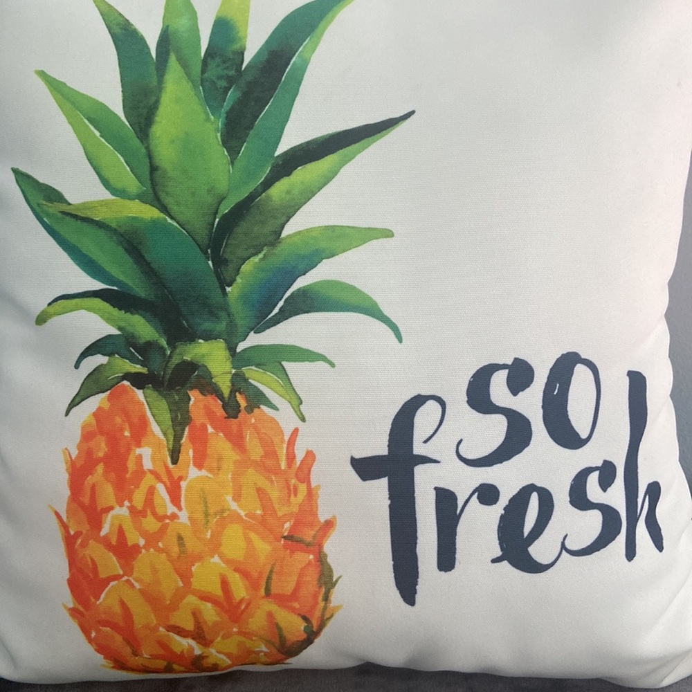 Pineapple Decor 🍍 - Picture 3 of 5